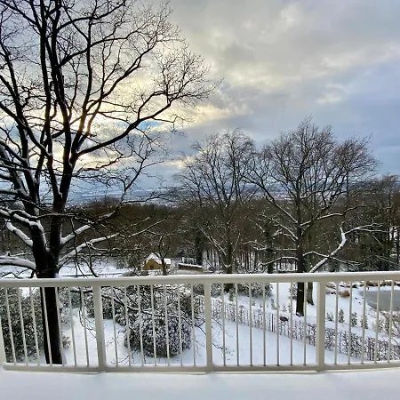 Und Kunst Apartment *