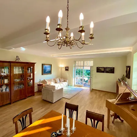 Und Kunst Apartment *