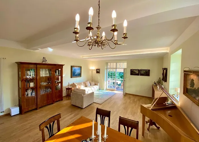 Und Kunst דירה *